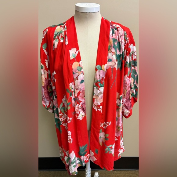 Zara red floral printed 3/4 sleeve satiny silky short robe women's size Medium - Picture 5 of 7